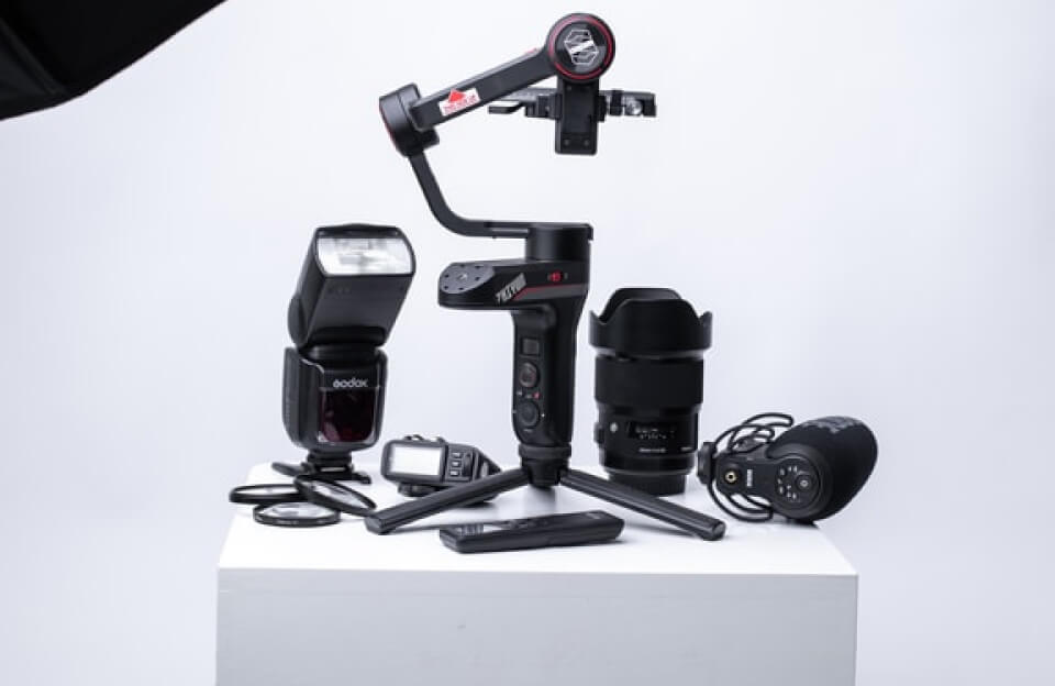 Watching Their Dust: Photographing Players in Pollination Watching Their Dust: Photographing Players in Pollination